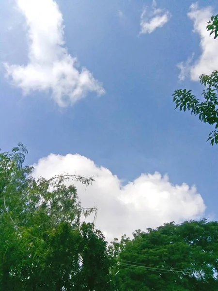 Bulut böyle geçiyor.