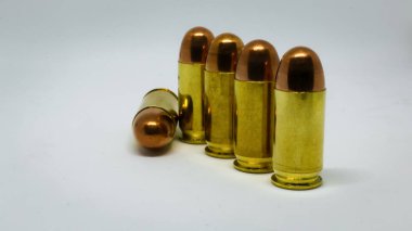 İki kırmızı zarlar.