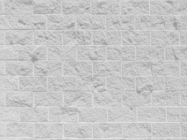 Soluk gri tuğla doku ağartılmış.