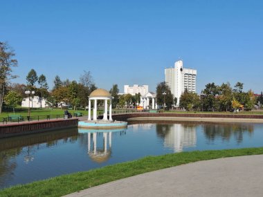 Maladzetschna, Beyaz Rusya - 09.18.2014 Maladzetschna (Molodechno) şehir Park Manzaralı hotel Belarus          