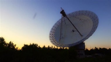 Büyük bir radyo teleskop