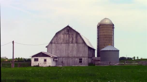 A farmhouse and a barn with a silo — Stock Video