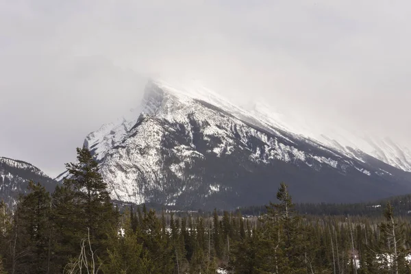 Montanhas Rochosas no inverno — Fotografia de Stock