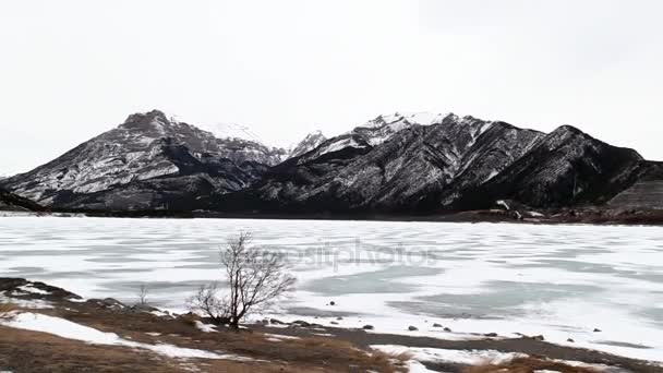 Rocky mountains in de winter — Stockvideo