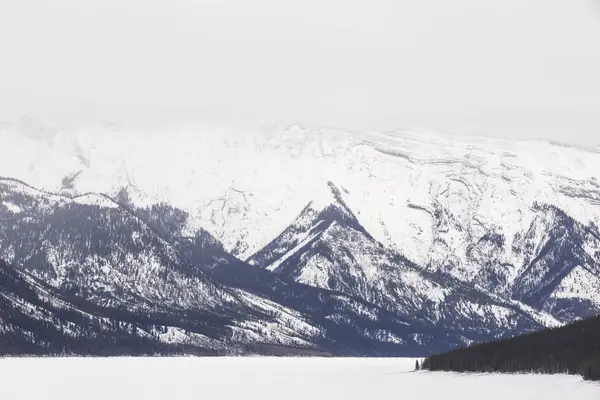 Les montagnes Rocheuses en hiver — Photo