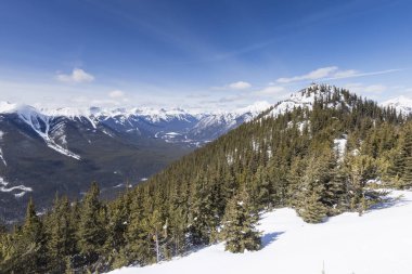 Kayalık dağ manzarası