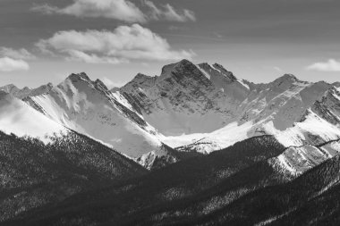 Kayalık dağ manzarası