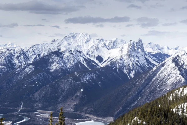 A paisagem montanhosa rochosa — Fotografia de Stock