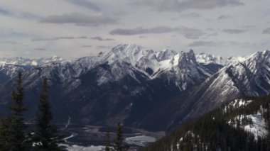 Bir açık, bahar gününde Rocky Dağları