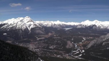 Bir açık, bahar gününde Rocky Dağları