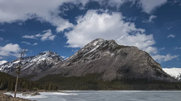 The Rocky Mountains on a clear spring day — Stock Photo, Image