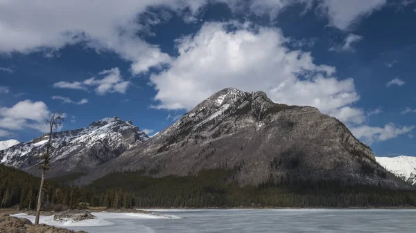 The Rocky Mountains on a clear spring day — Stock Photo, Image