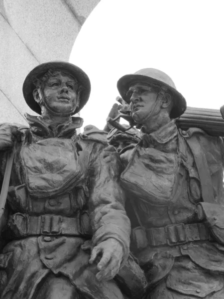 Karlı bir günde Kanada Savaşı Anıtı