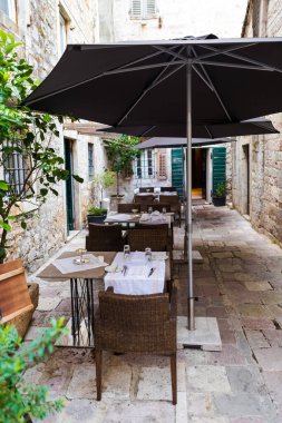 Karadağ 'daki eski şehir evlerinin unsurları. 