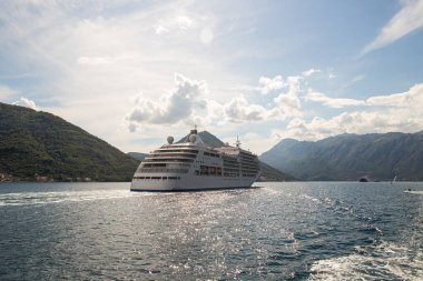 Denizden Kotor Körfezi 'nin Adriyatik kıyılarına güzel manzaralar.