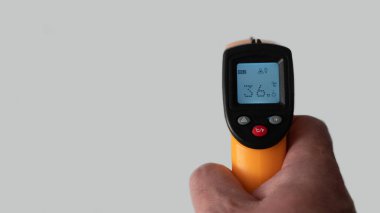 Elektronik termometre normal sıcaklıkta..
