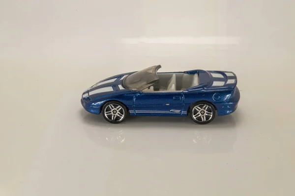 Chevrolet Camaro 1990 Toys Isolated Background — Stockfoto