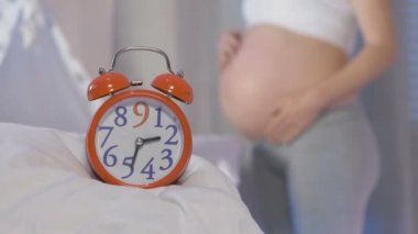 Dokuz aylık hamilelik, doğmamış bebek kilo alıyor.