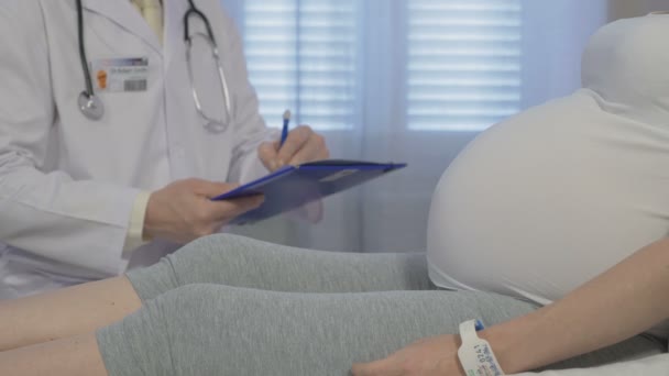 Monitorização da gravidez e exames médicos durante a gravidez . — Vídeo de Stock