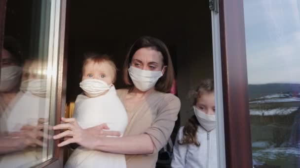Καραντίνα στο σπίτι κατά τη διάρκεια του coronavirus — Αρχείο Βίντεο