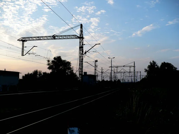 Západ Slunce Nad Trakční Železnice Stopy Stíny Oranžová Modrá Obloha — Stock fotografie