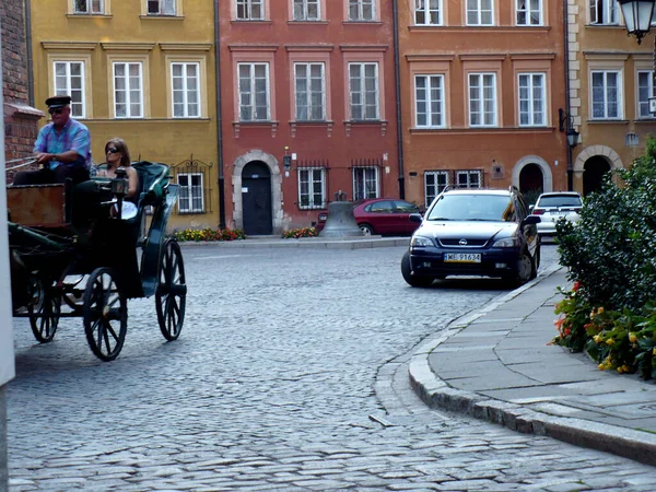 Team Harnessed Horde Old Town Warsaw Poland Cart Drives Pavement — Stock Photo, Image