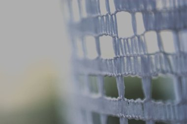 Perdede nakışlı desenler, retro folle kumaş beyaz renk.