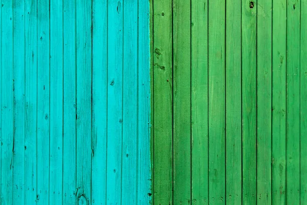 Mavi ve yeşil köşe duvar, ahşap doku dışında — Stok fotoğraf