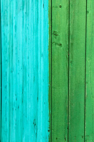 Pared de esquina exterior azul y verde, textura de madera — Foto de Stock