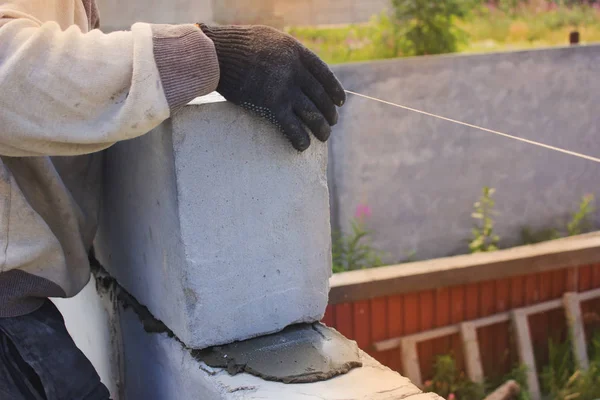 Ladrillos, construir una casa — Foto de Stock