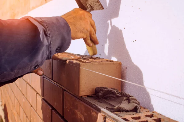 Ladrillos, construir una casa — Foto de Stock