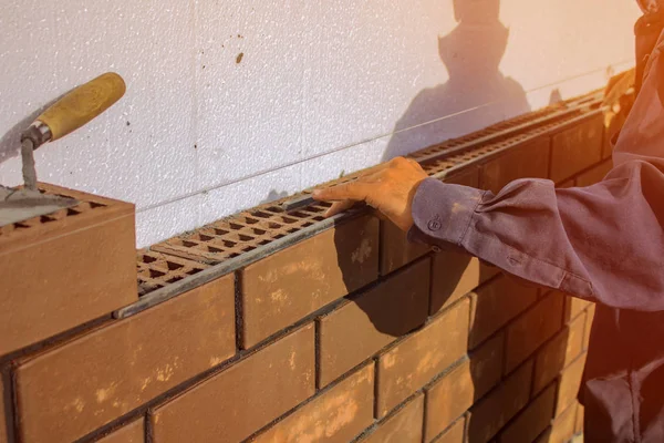 Çimento bırakır tuğla altında çözmek. İnşaatı İşi