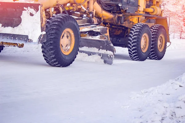 Очищает Снег Тракторный Снегоочиститель Очищает Улицу Снега — стоковое фото