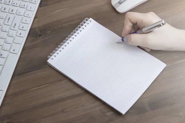 Femeie Mână Stilou Scris Notebook — Fotografie, imagine de stoc