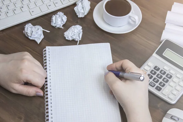 Top View Calculation Empty Notepad Placed Office Desktop Keyboard Coffee — Free Stock Photo