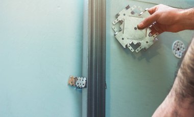 Metal çerçeve duvara montajı