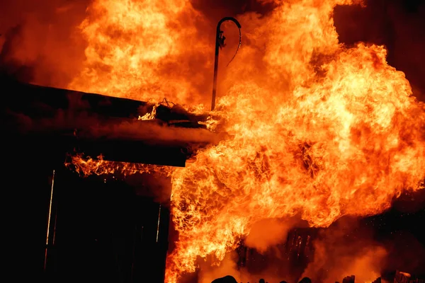 Foc Arderea Vechii Case Din Lemn — Fotografie, imagine de stoc