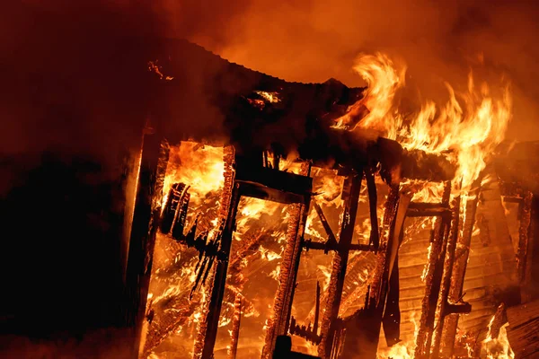 Feuer Brennendes Altes Holzhaus — Stockfoto