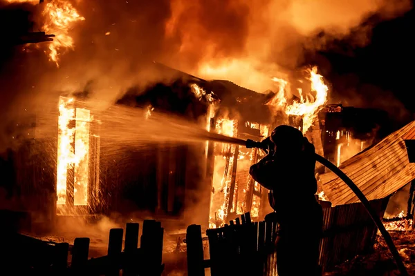 Feuer Feuerwehr Schmort Brennendes Haus — Stockfoto