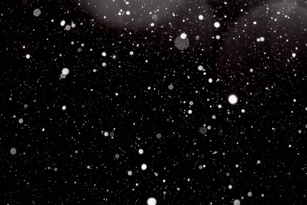 Kara Arkaplan 'a Yağan Karlar