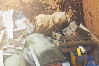 Binanın enkaz araba vücuttaki