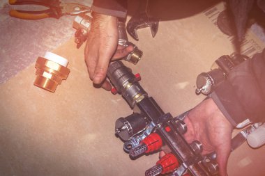 Tesisatçı sıhhi tesisat işleri house için Isıtma sistemi toplar