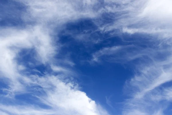 Blauer Himmel Mit Wirbelnden Wolken Wetterumschwünge — Stockfoto