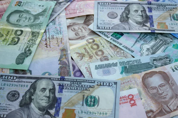 Měnová Pozadí Peníze Různých Zemí Které Jsou Rozloženy Stůl — Stock fotografie