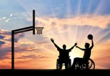 Engelli paralympians tekerlekli sandalye basketbol oynamak
