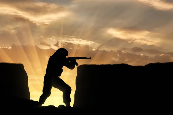 Military soldier with weapon in trenches against sky — Stock Photo, Image