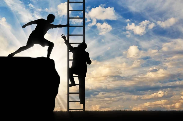 Empresário subir escadas que mantém parceiro — Fotografia de Stock