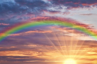 Gökkuşağı ile güzel bir akşam günbatımı