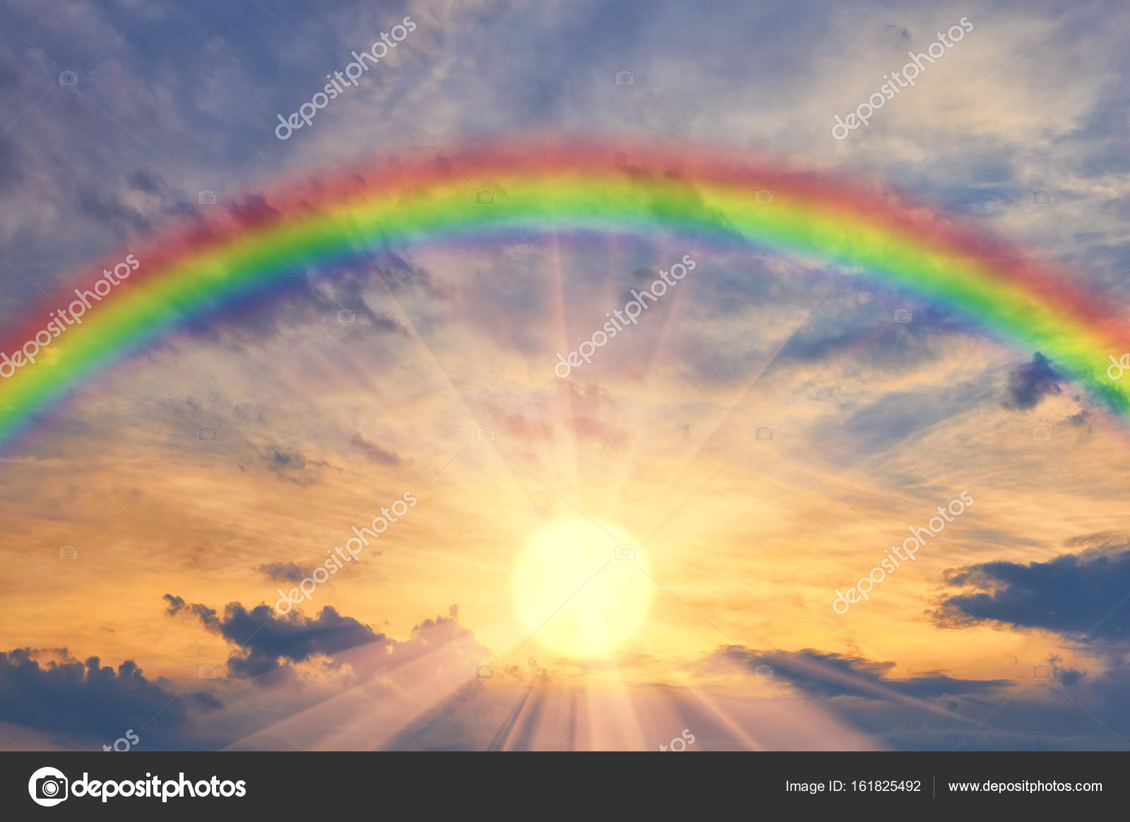 Arc En Ciel Dans Le Ciel Au Coucher Du Soleil Photographie