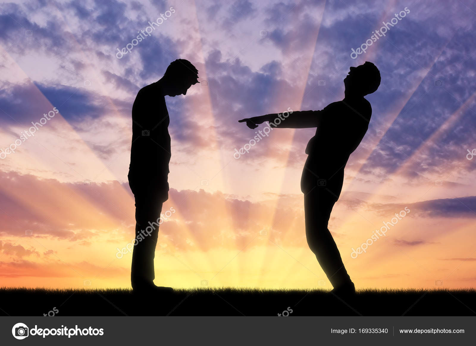 толпа смеется над человеком. картинка люди смеются над человеком. девочки смеются над другой. комплексы человека. друзья смеются над другом.